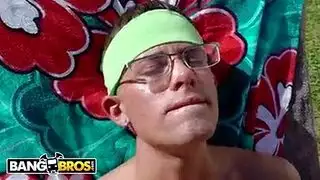 المدير يضاجع مساعدته الشبقية في علاقة مكتبية حارة