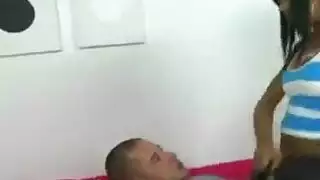 طاولة التدليك تتحول إلى محطة سكس صريح