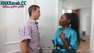 تبادل السائل المنوي مع زوجة الأب السمراء في الماء الساخن