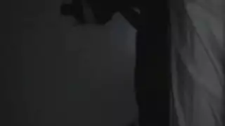 هاوي مثار يدخل كس فتاة سمراء مكتنزة بقوة