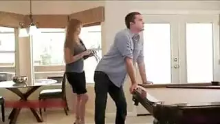 الأم تعرف ابنها على اخته غير شقيقه