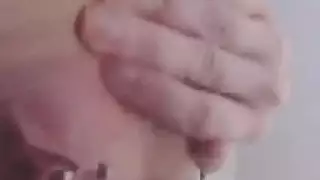 فتيات مشاغبات في إباحية جامحة: نيك بحزام جنسي ولعب بالألعاب