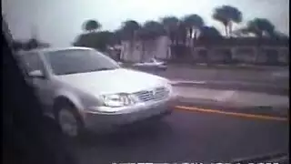 مص في موقف السيارات العام: هي تحب مص القضيب الصلب