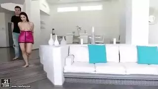 فتاة صغير لاتعرف