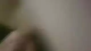ثنائي أنجي الخوري الجامح: إيلاج مزدوج مع حبيبته