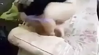 سعودية تتناك من السواق وعاملها المنزلي