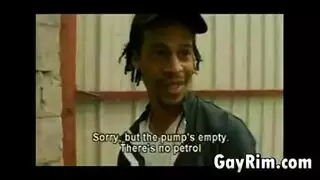 رجال سود يمارسون الجنس مع فتاة مور بيضاء بقوة في فيلم إباحي