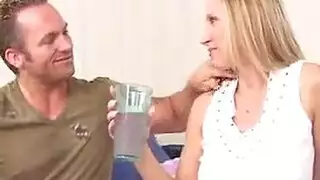 زوجة تعبت من عدم الجنس تركع وتنك بقوة