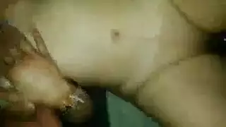 مؤخرة ممتلئة تُمدد بقضيب سميك في جنس هاردكور