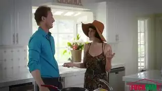 كيف يقابل زوجته لأول مرة وهي بنت صغيرة