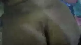 اللعب بفرجها وهي ترتدي كعب جلد مقطع إباحي