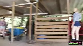 إباحية العالم الحقيقي: إيلاج مزدوج وإنهاء بقذف على الوجه