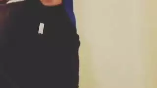 نجم إباحي مراهق يمارس الجنس ويستمنى من قبل مجموعة