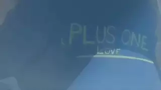 عاهرة الهنتاي تئن بصوت عالٍ بينما تتعرض لتدمير شرجي