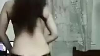 شاب مصري ساخن يضرب راقصة آسيوية في مشهد فاحش