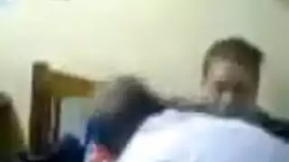 عاهرة ممتلئة تأخذه بعمق للمتعة