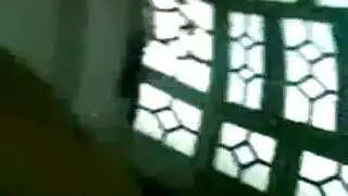 سكس هندي: تقبيل، أنين، ونيك شديد