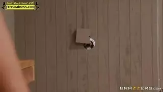 كريستينا شانون في جاسوس الساونا: ماراثون برازرز إكس إكس إكس