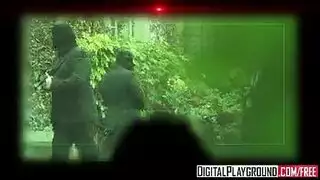 جنس خارجي إباحي: فتاة مثيرة تأخذ زبًا بين الأشجار