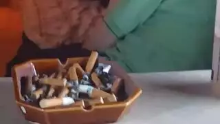 مراهقة في الخارج xxx: تدليك كسي وهمسات شهوانية