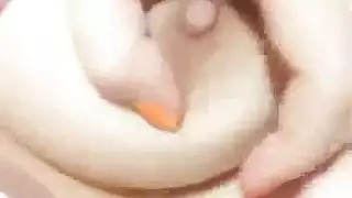 جلسة عذرية صريحة: فتاة عربية ببشرة حليبية وأثداء مثالية