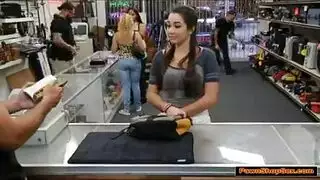 مزرعة فتاة جامعية الإسكات