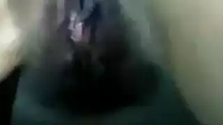 سمراء ساخنة ترتدي نايلون تنتشر على نطاق واسع لجماع كلابي قاسي