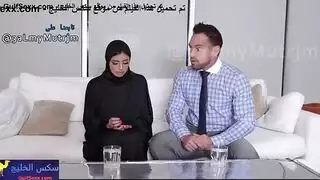 لقاء صريح: أجنبية محجبة تتعمق في الحلق وتُقذف داخلياً