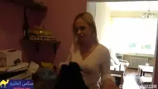 الزوجة تخرج عن السيطرة تركض على زب ضخم في جنس دياثة صريح