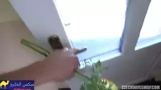 عار الديوث: هي تحب الحركة الإباحية في الحمام