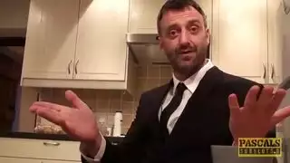 زانك بنت ف محل للملابس