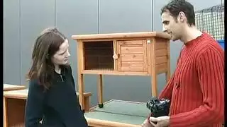 حمولات من المني على الملابس: فيلم إباحي لخادمة إسبانية