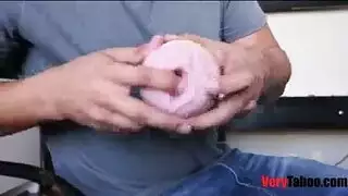 ام تعنف ابنته