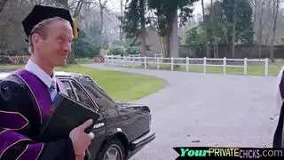 جلسة عنيفة مع ألعاب جنسية لفتاة هاوية شابة استمناء إباحي صريح