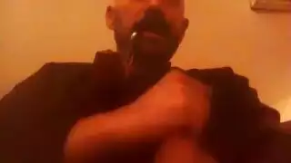 شقراء تنفث دخانًا وتحصل على عمل أنابيب عميق