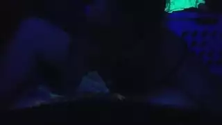 زوجة مثيرة تبتلع السائل المنوي بعد ممارسة جنس صريح في خيانة