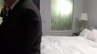 حصري: جلسة جنس قاسية لأمير نفط مع مرافقة