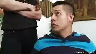 المعلمة المشاغبة تملأ الفتحات الضيقة لطلابها