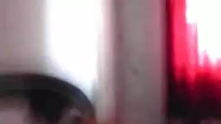 فتاة عربيّة مشبوبة تأخذ قضيبًا كبيرًا في مشهد جنسيّ جامح