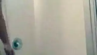 علاقة جنسية جماعية مع مخنث: حفلة شرجية مع عدة رجال