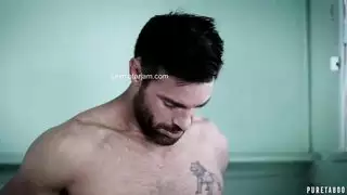 تلميذة صغيرة تستسلم لقضيب الأستاذ الصلب