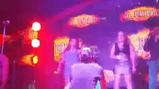 امرأة ناضجة مغرية عارية تمامًا في فيديو جماع صريح