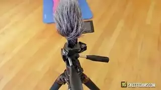 الأبنوس الجبهة يخت امرأة سمراء