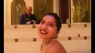 مغامرة شرجية أجنبية: مؤخرات غريبة تأخذه بعمق