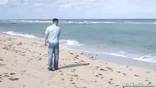 الفتاة العربية ميا خليفة تُمارس الجنس بقوة مع شاب مثير