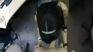 جنس شرجي صارم ومص مع قذف في محل عام