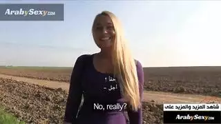 سكس علني صريح: عاهرة أوروبية تنيك غريباً مقابل مال في الشارع