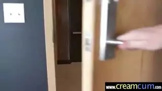 الشقراء ذات البزاز الممتلئة تذهب إلى الفحل للاستمتاع بزبه الكبير