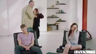 شغف الأشقاء: قذف عميق داخل مهبلها الضيق