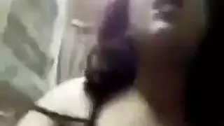 فتاة عراقية تمارس الجنس في فيديو محلي